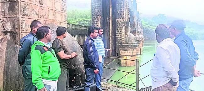 జోలాపుట్టు నీటి నిల్వల పరిశీలన 