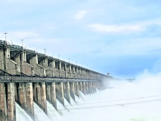 మళ్లీ పోటెత్తిన వరద 
