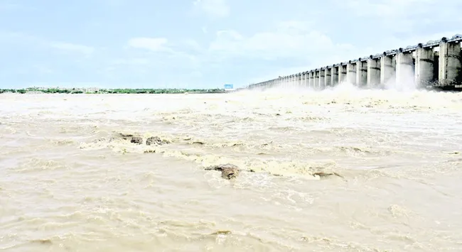 జూరాలకు పోటెత్తిన వరద 