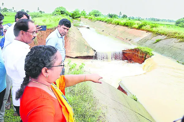 అధికారులు అప్రమత్తంగా ఉండాలి
