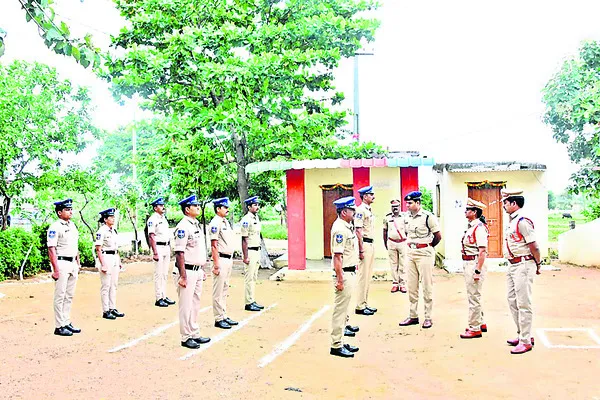 శాంతిభద్రతల పరిరక్షణలో ముందుండాలి