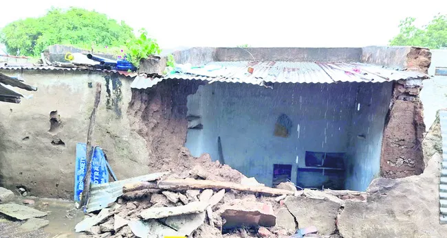 పాత ఇళ్లలో ఉంటే ప్రమాదమే.. 