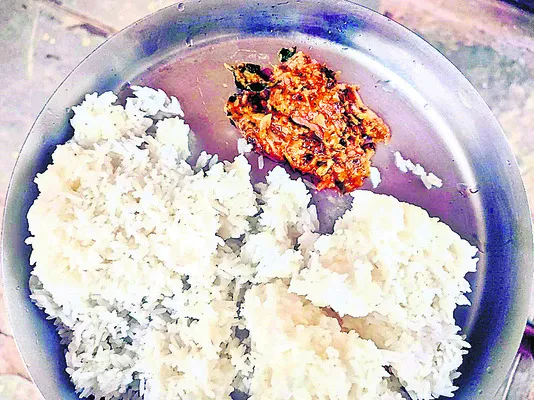 పచ్చడి మెతుకులు.. నీళ్లచారు..
