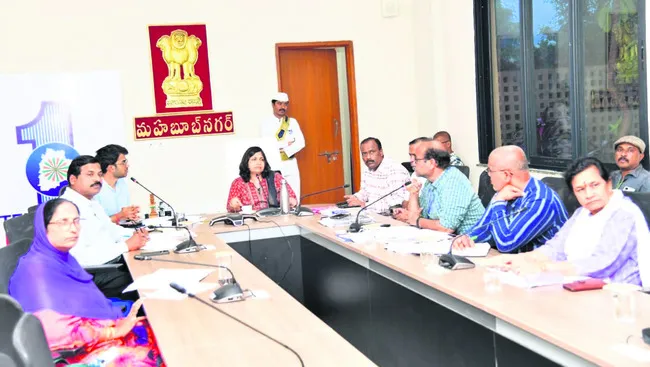 భారీ వర్షాల నేపథ్యంలో అప్రమత్తంగా ఉండాలి