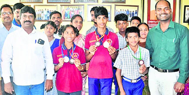 జాతీయస్థాయి పోటీలకు క్యాంపస్ చాలెంజ్ విద్యార్థులు