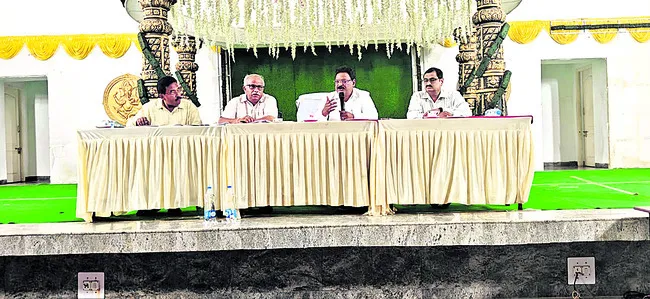 సకాలంలో వ్యవసాయ సర్వీసుల మంజూరు
