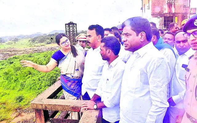 కడెం నిలబడింది