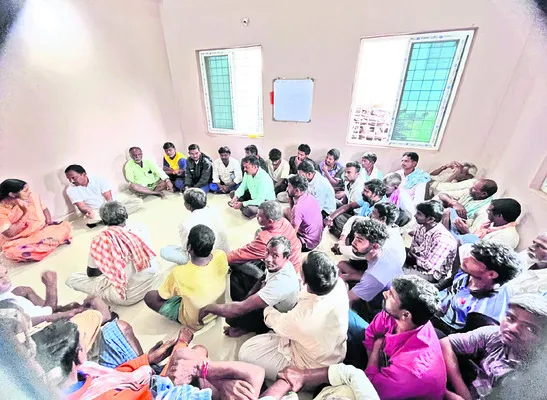 ‘పల్లెగడ్డ’ గ్రామస్తులకు అండగా ఉంటాం 