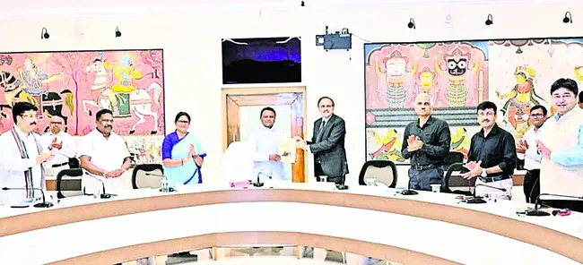 మధ్యంతర నివేదిక సమర్పణ 