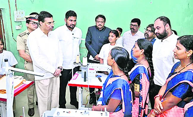 భద్రక్‌లో గవర్నర్‌ పర్యటన 
