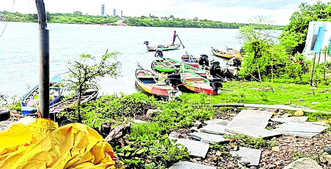 వరద ఉధృతం.. భయం భయం