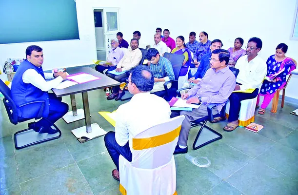 విద్యార్థులకు నాణ్యమైన విద్య అందించాలి 