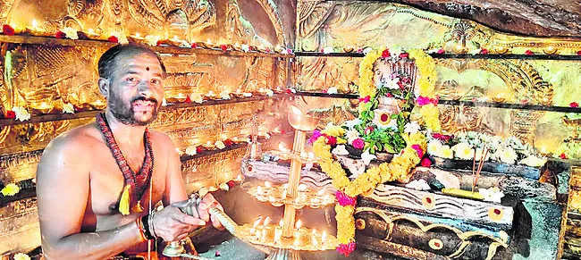 సోమేశ్వరాలయంలో లక్ష బిల్వార్చన