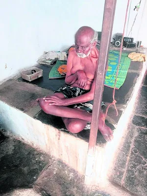 రూ. 15 వేల పింఛన్‌ రూ.6 వేలు చేశారు 