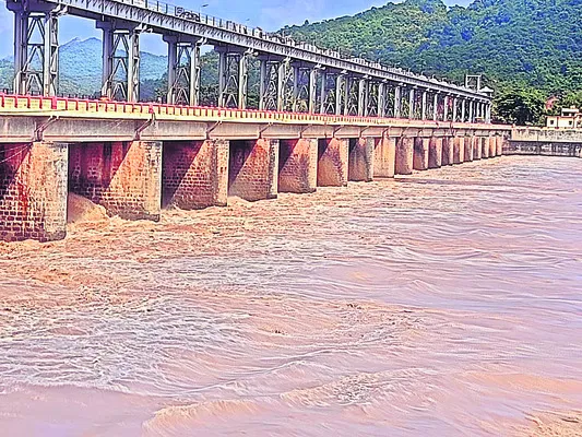 uuవంశధారలో పెరిగిన వరద 