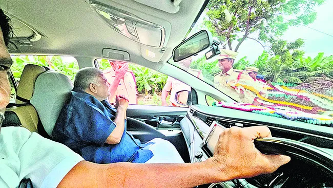 ప్రజలు నన్ను అడ్డుకుంటే ఇళ్లు రాసిస్తా 