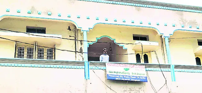 నిడిగొండ సొసైటీలో శఠగోపం