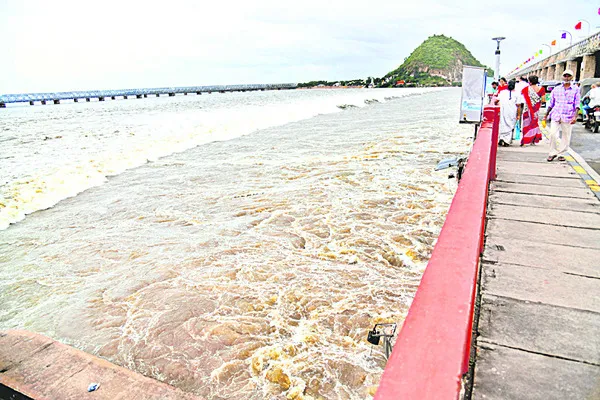 కొనసాగుతున్న ఒకటో నంబర్ ప్రమాద హెచ్చరిక
