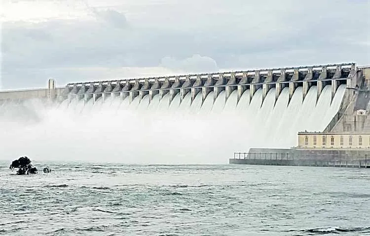 Floodwaters in rivers are rising due to the effects of rains