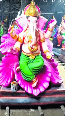 ధర తక్కువ.. ఆకర్షణీయం