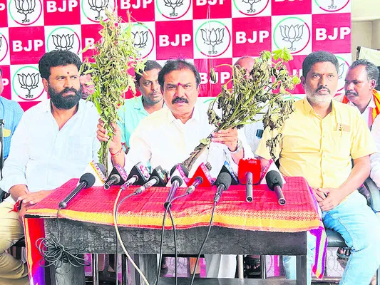 రైతులందరికీ పంట బీమా కల్పించాలి