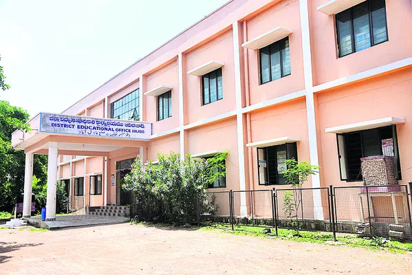 గాడి తప్పుతున్న విద్యాశాఖ