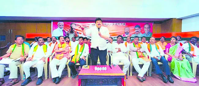 సిటీలో ఎక్కడ చూసినా సమస్యలే..