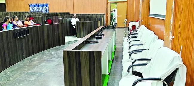 తొలి రోజు ఇద్దరు.. రెండో రోజు ముగ్గురు