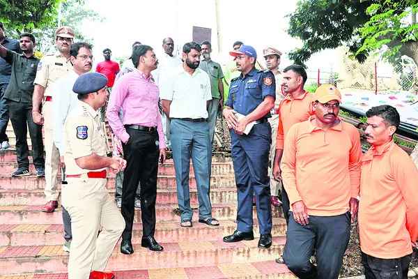 వరద ఉధృతి పరిశీలన