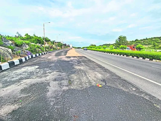 వాళ్ల అడ్డదారులు.. వీళ్లకు సిరులు!