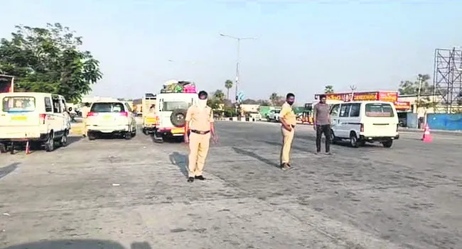 వాహనాల పార్కింగ్‌కు..
