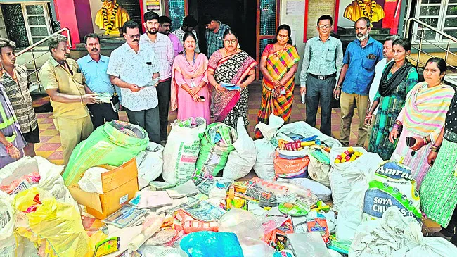 నిషేధిత గుట్కా స్వాధీనం