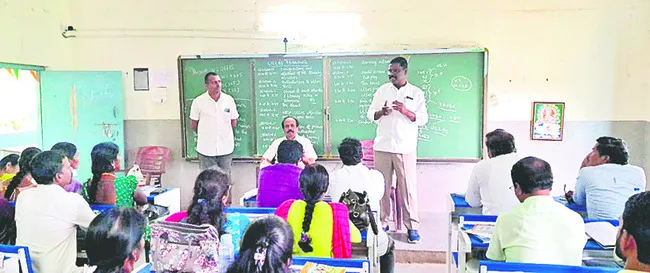 అక్షరాస్యులుగా తీర్చిదిద్దడమే ఉల్లాస్‌ లక్ష్యం