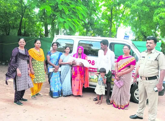 శిశుగృహకు  నవజాత శిశువు అప్పగింత

