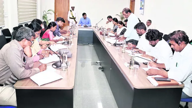 ఎరువుల కొరత ఉండొద్దు : కలెక్టర్