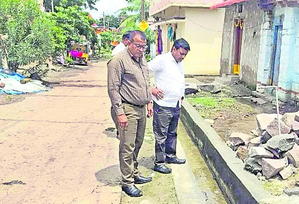 పారిశుద్ధ్యం బాధ్యత అధికారులదే