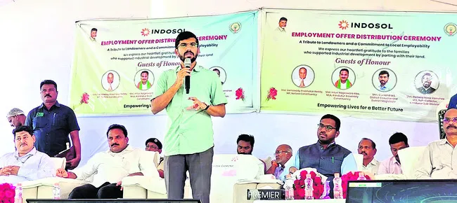 పోర్టు ఆధారిత పరిశ్రమలతో ఉపాధి 