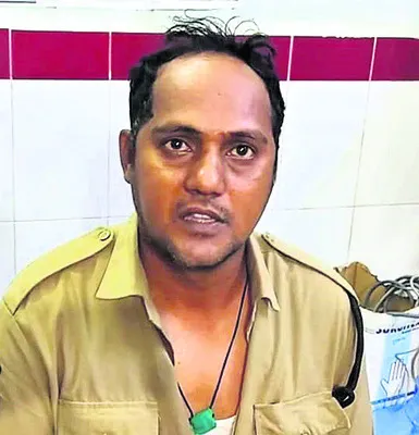 హోంగార్డు, కానిస్టేబుల్‌పై దాడి