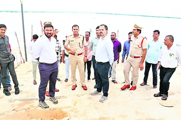 అధికారులు అప్రమత్తంగా ఉండాలి