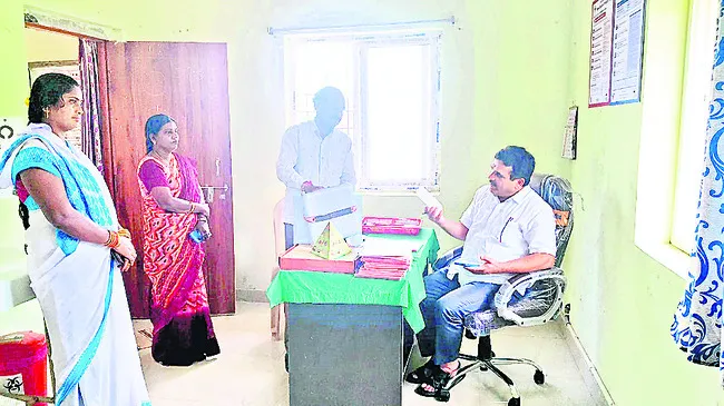 వైద్యసిబ్బంది అందుబాటులో ఉండాలి
