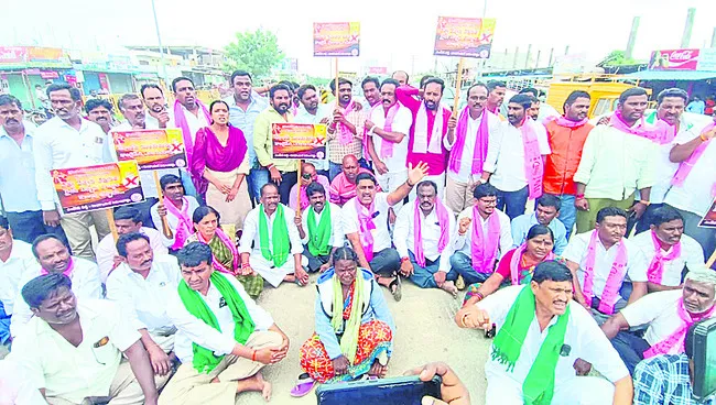 యూరియా తెచ్చే సోయి లేదా?