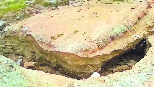 ఖాజీపేట తండాకు రాకపోకలు బంద్‌ 