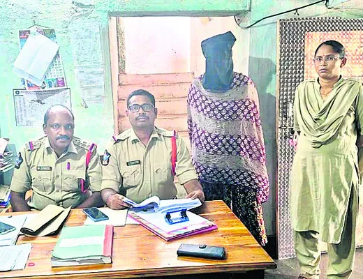 చోరీకి యత్నించిన మహిళ అరెస్టు 