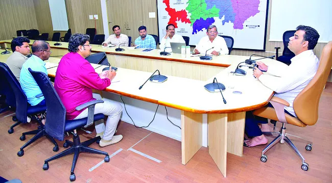 యూరియా కోసం  ఆందోళన చెందొద్దు 