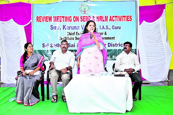 మహిళలను పారిశ్రామిక వేత్తలుగా తీర్చిదిద్దండి