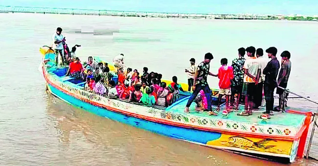 లంకలను ముంచెత్తిన వరద