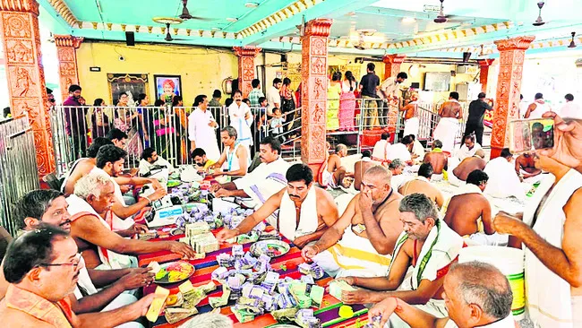 వాడపల్లి వెంకన్నకు రూ.1.42 కోట్ల ఆదాయం