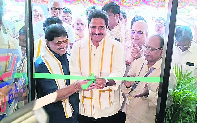కో–ఆపరేటివ్ బ్యాంకుల సేవలు విస్తృతం చేయాలి