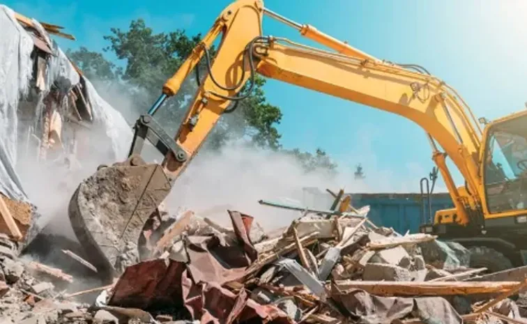 HYDRA Demolish Constructions At Madhapur