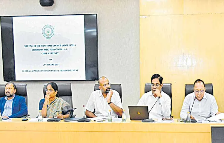 ఉద్యోగుల వెతలు.. సీఎస్‌ కబుర్లు..!  